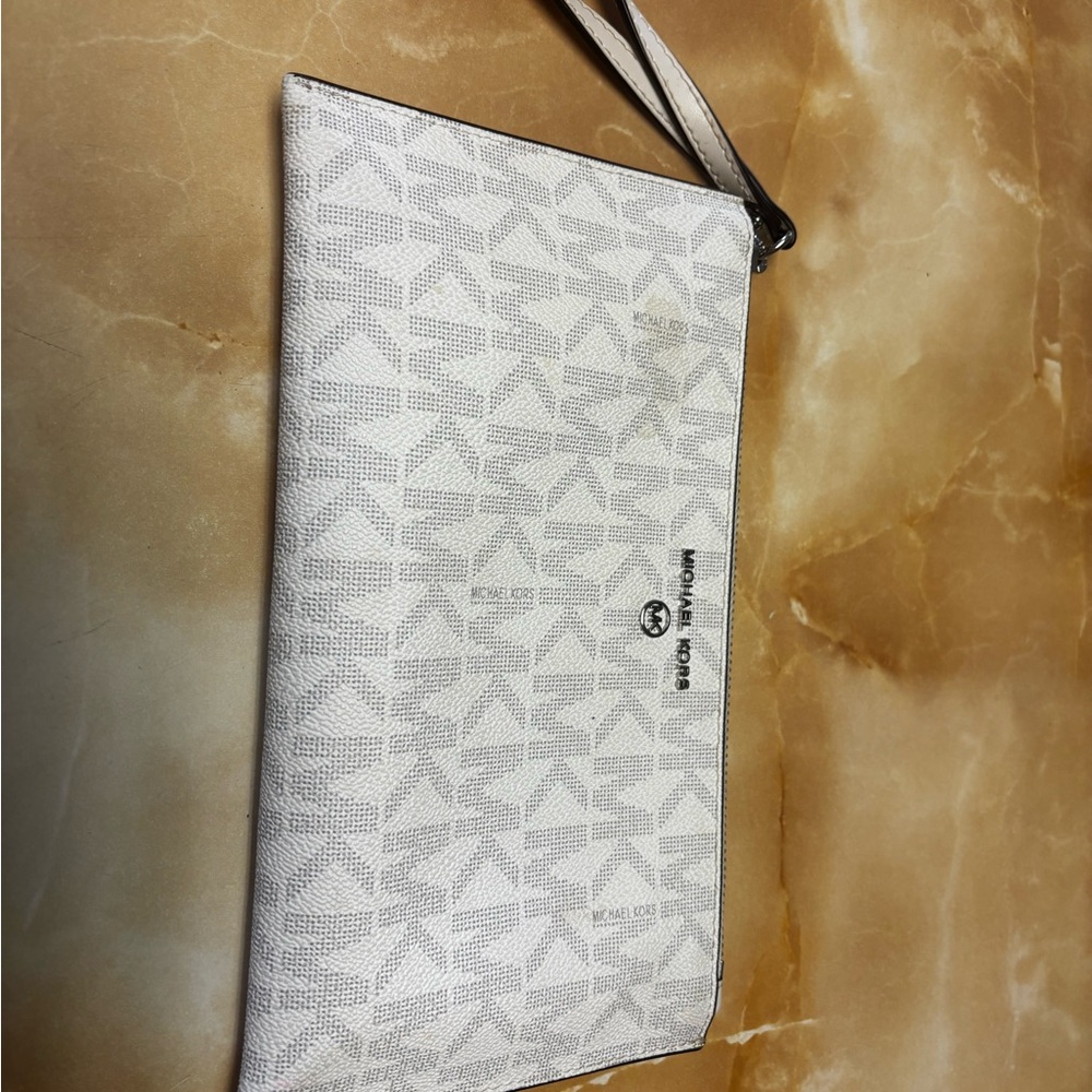 Michael Kors Cream Patterned Wristlet